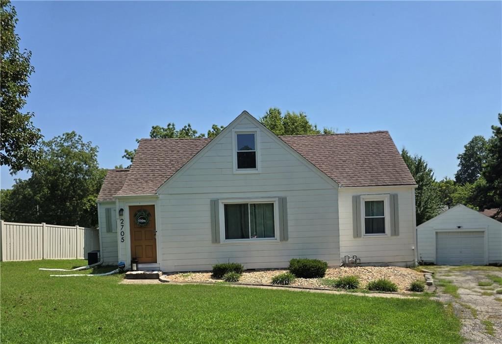 2705 Beverly Circle — photo 1