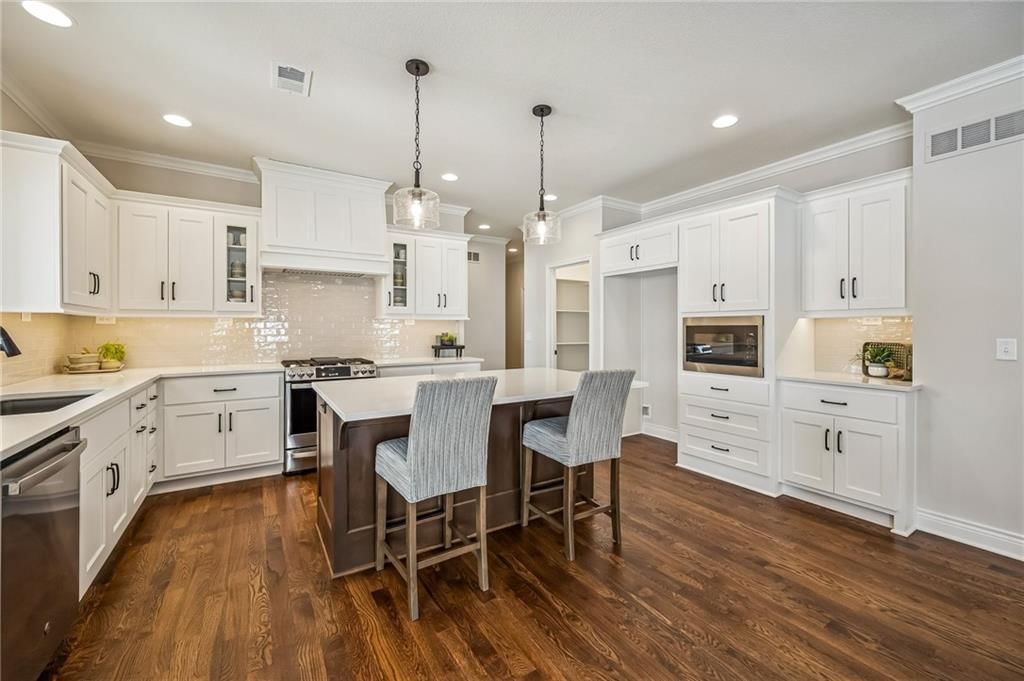 11413 S Waterford Drive — photo 2