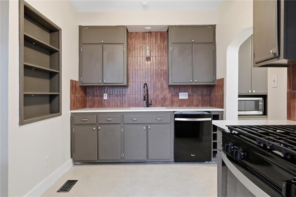 6033 Harrison Street — photo 8