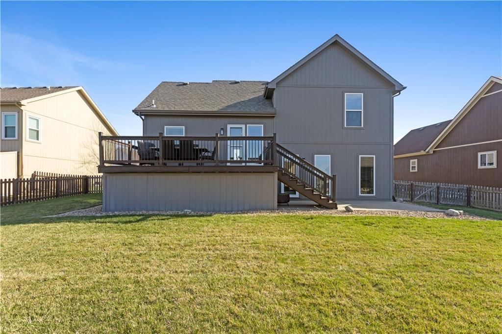 10904 N Manchester Avenue — photo 2