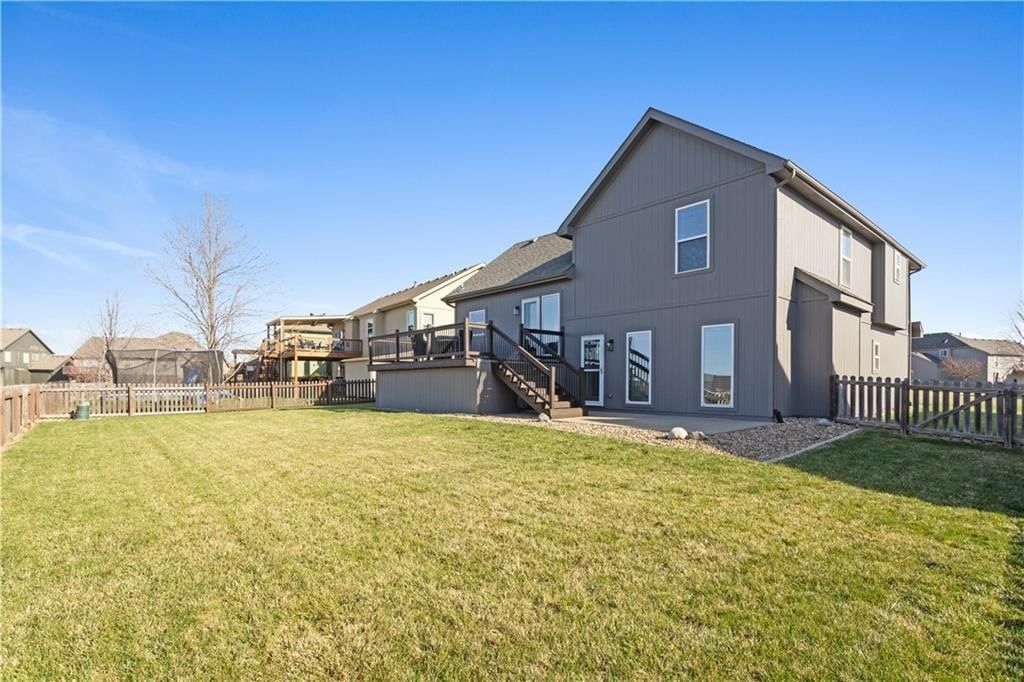 10904 N Manchester Avenue — photo 3
