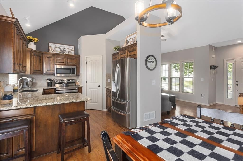 10904 N Manchester Avenue — photo 14
