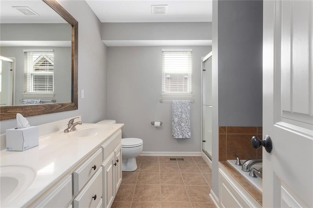 10904 N Manchester Avenue — photo 18