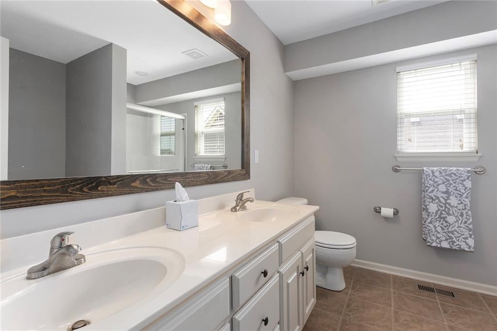 10904 N Manchester Avenue — photo 19