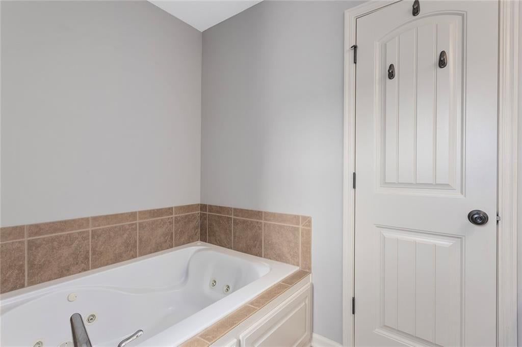 10904 N Manchester Avenue — photo 21