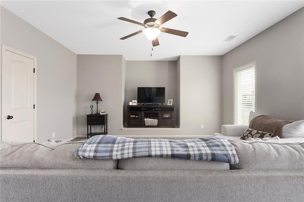 10904 N Manchester Avenue — photo 34
