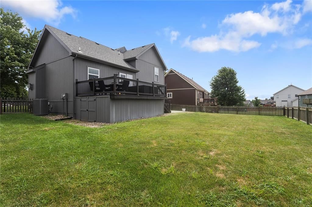 10904 N Manchester Avenue — photo 36