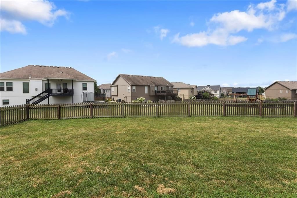 10904 N Manchester Avenue — photo 39