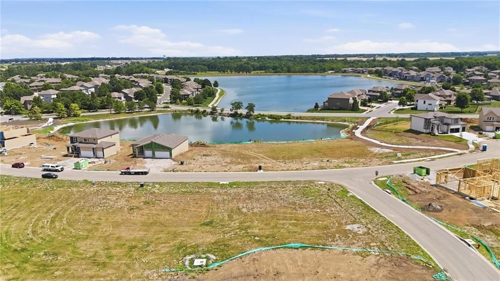 Photo 5 of 51 - 304 SW Amara Drive, Blue Springs, MO 64064