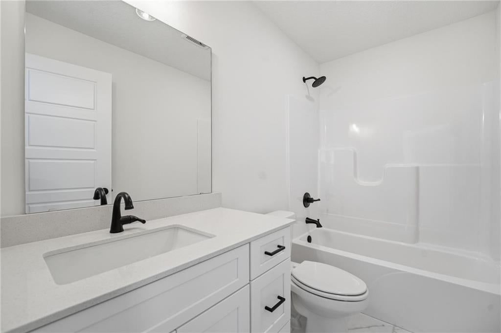 Photo 39 of 51 - 304 SW Amara Drive, Blue Springs, MO 64064