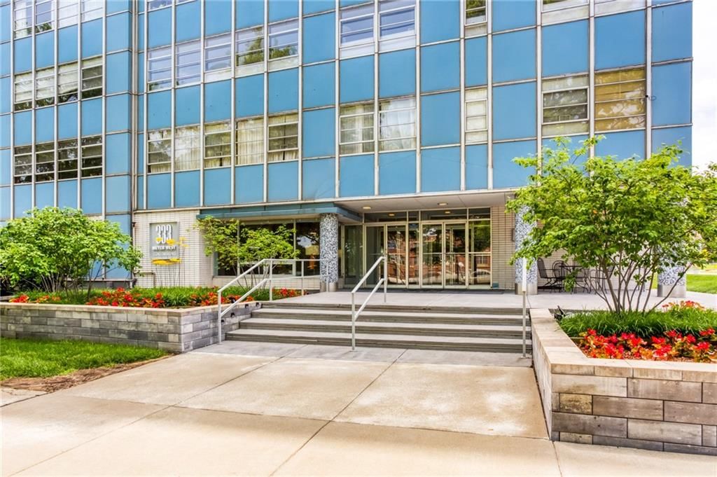 333 W Meyer Boulevard — photo 3