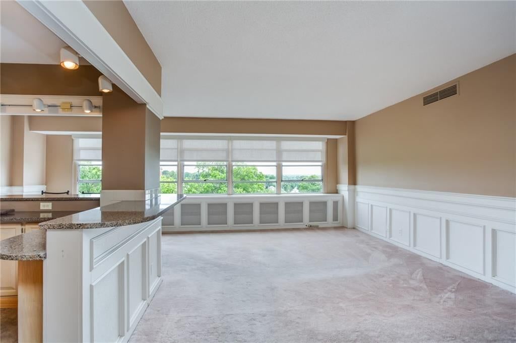 333 W Meyer Boulevard — photo 8