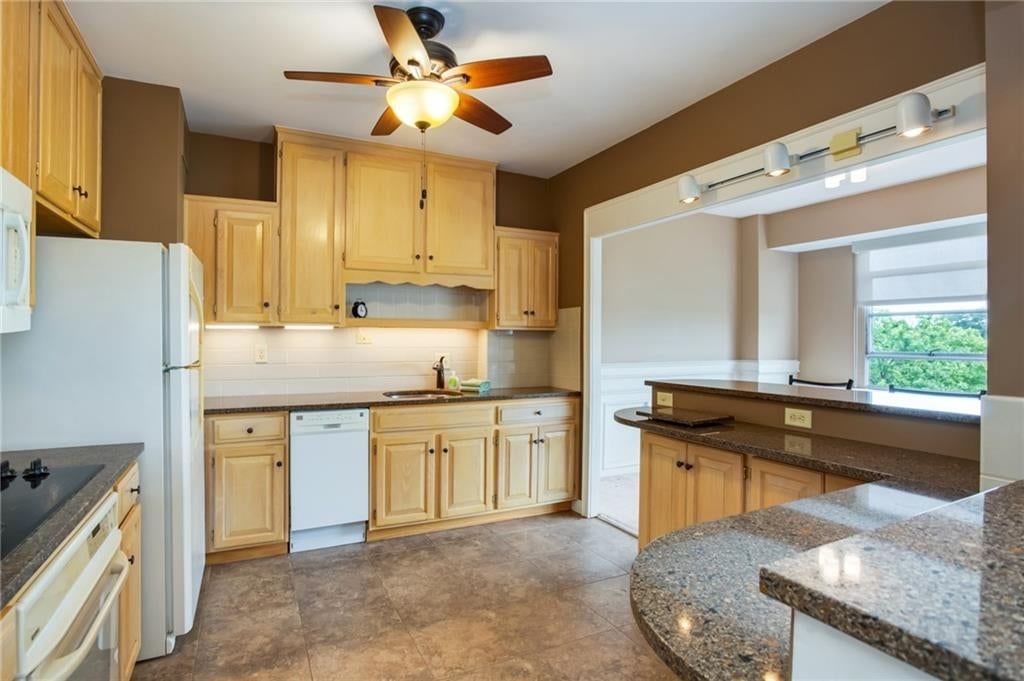 333 W Meyer Boulevard — photo 11