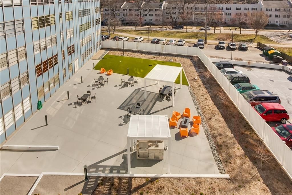 333 W Meyer Boulevard — photo 34
