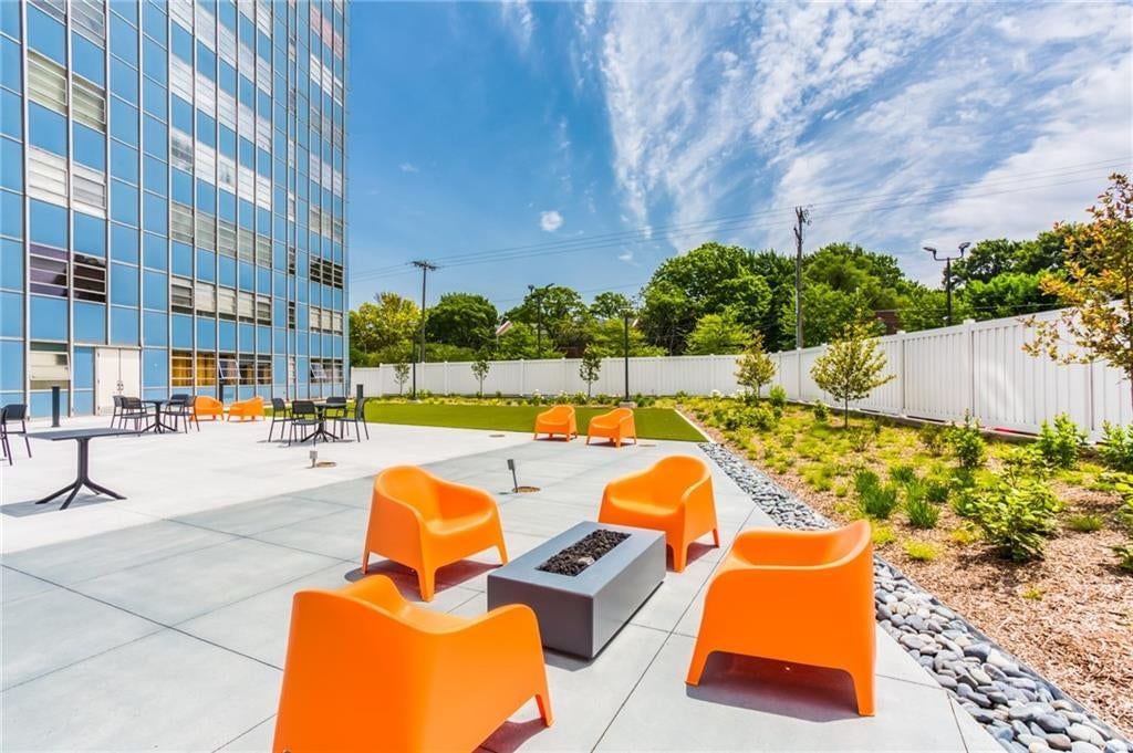 333 W Meyer Boulevard — photo 35