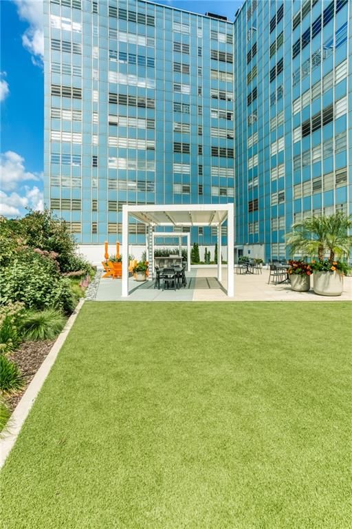 333 W Meyer Boulevard — photo 38