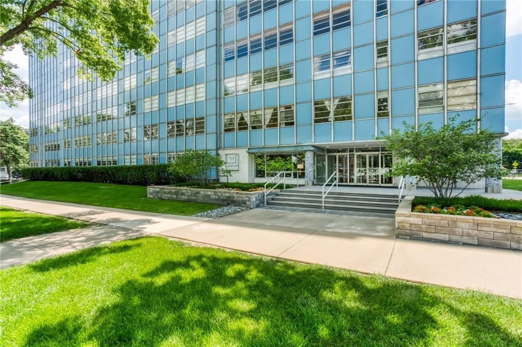 333 W Meyer Boulevard — photo 40