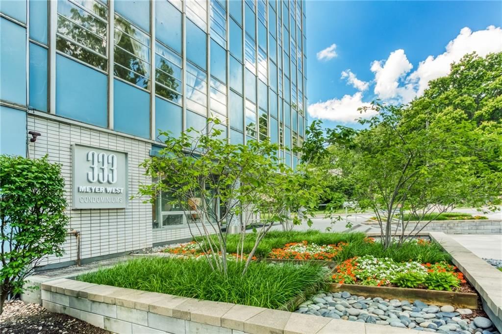 333 W Meyer Boulevard — photo 41
