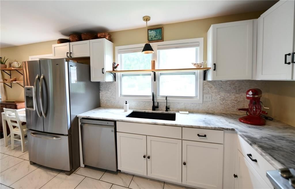 302 SE Corder Street — photo 3