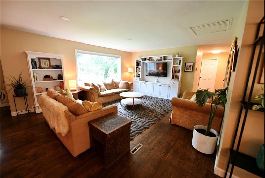 302 SE Corder Street — photo 8