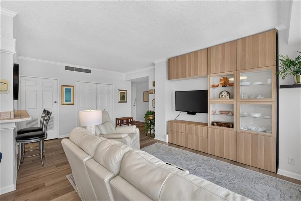 333 W Meyer Boulevard — photo 6