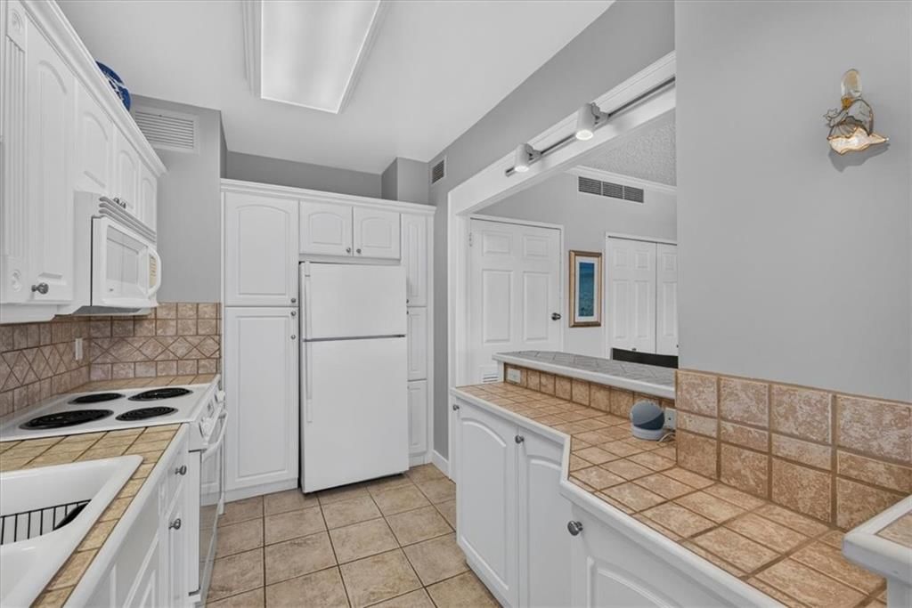 333 W Meyer Boulevard — photo 9