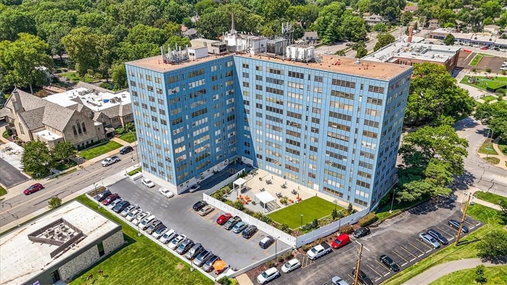 333 W Meyer Boulevard — photo 23