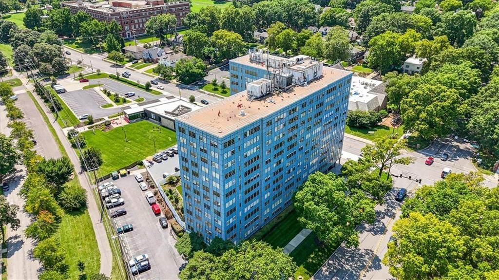 333 W Meyer Boulevard — photo 24