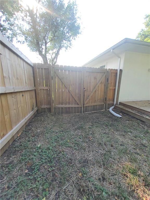 309 Wellington Street — photo 21