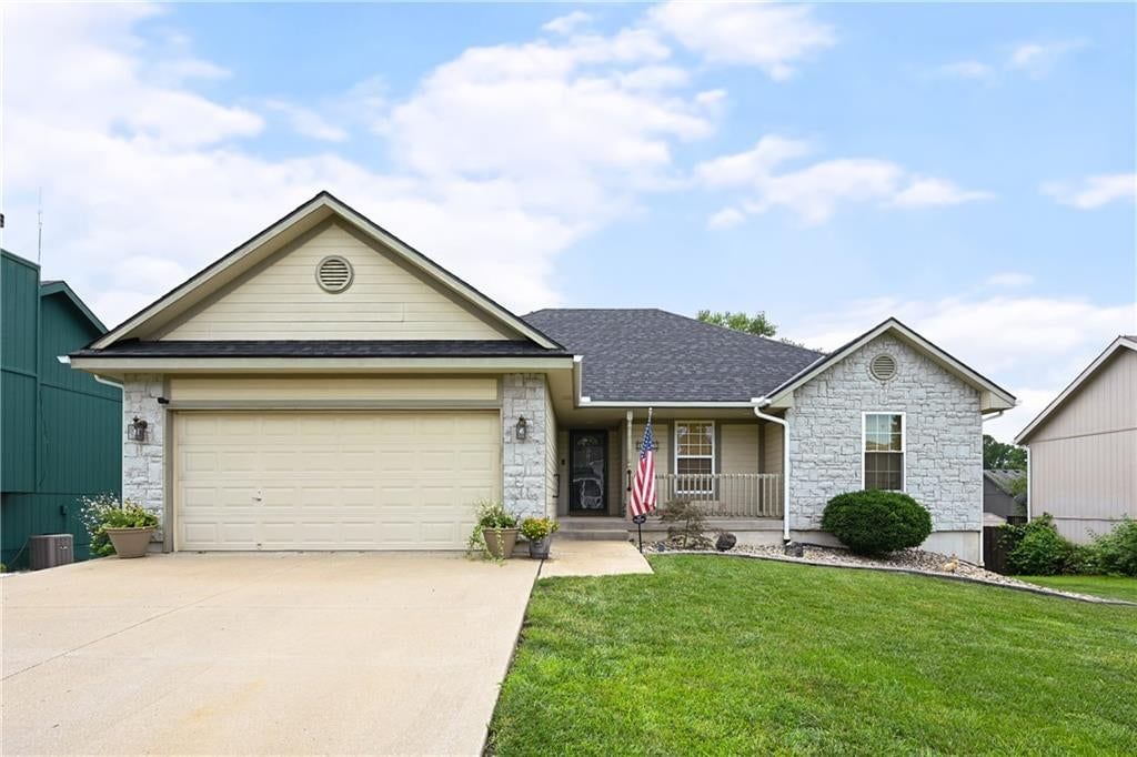 1603 Cove Drive — photo 2
