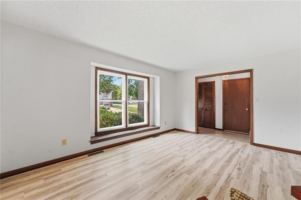 400 S NORMANDY Drive — photo 5