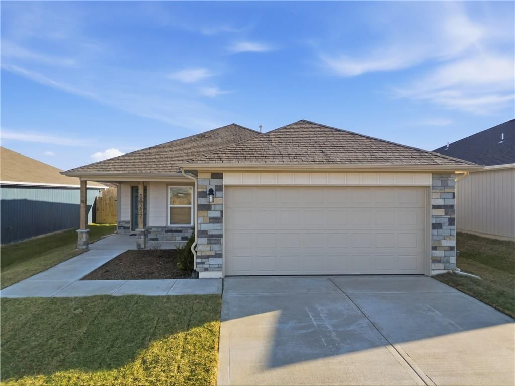 834 N Pear Street — photo 1