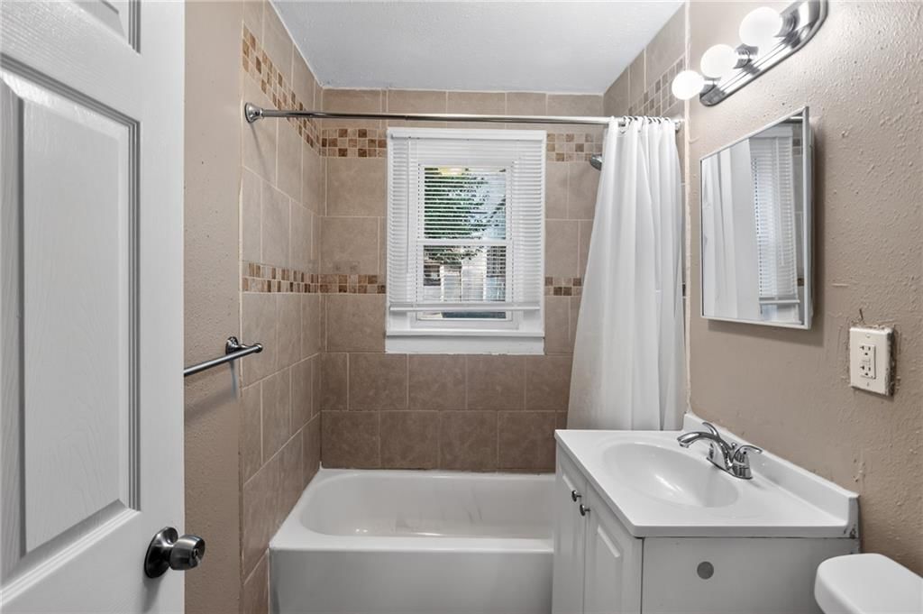 311 Van Brunt Boulevard — photo 11