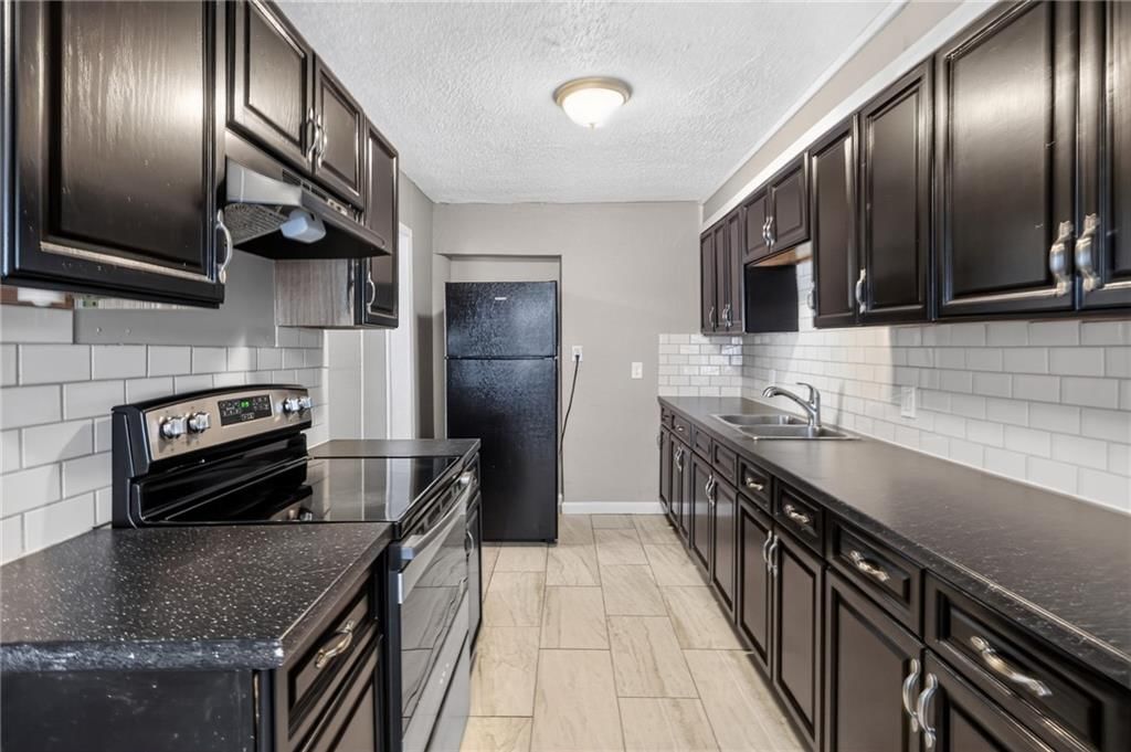311 Van Brunt Boulevard — photo 12