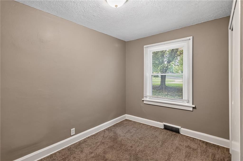 311 Van Brunt Boulevard — photo 15