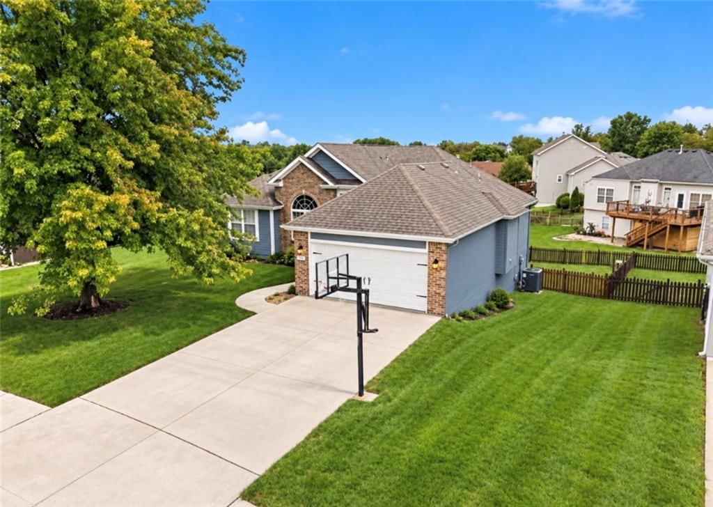 9101 NE 110th Street, Kansas City, MO: listing photo 2