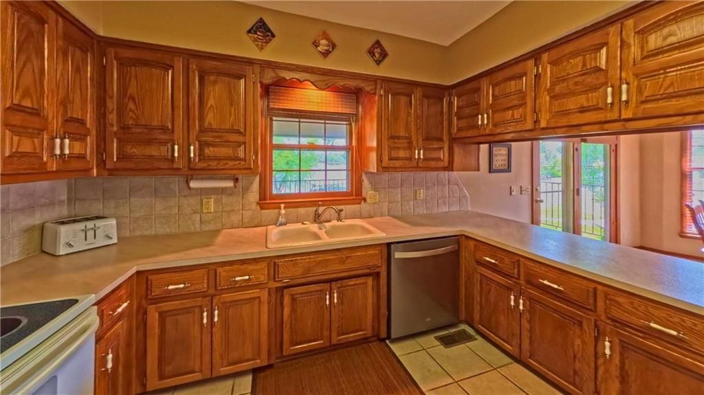 107 Lighthouse Point — photo 6