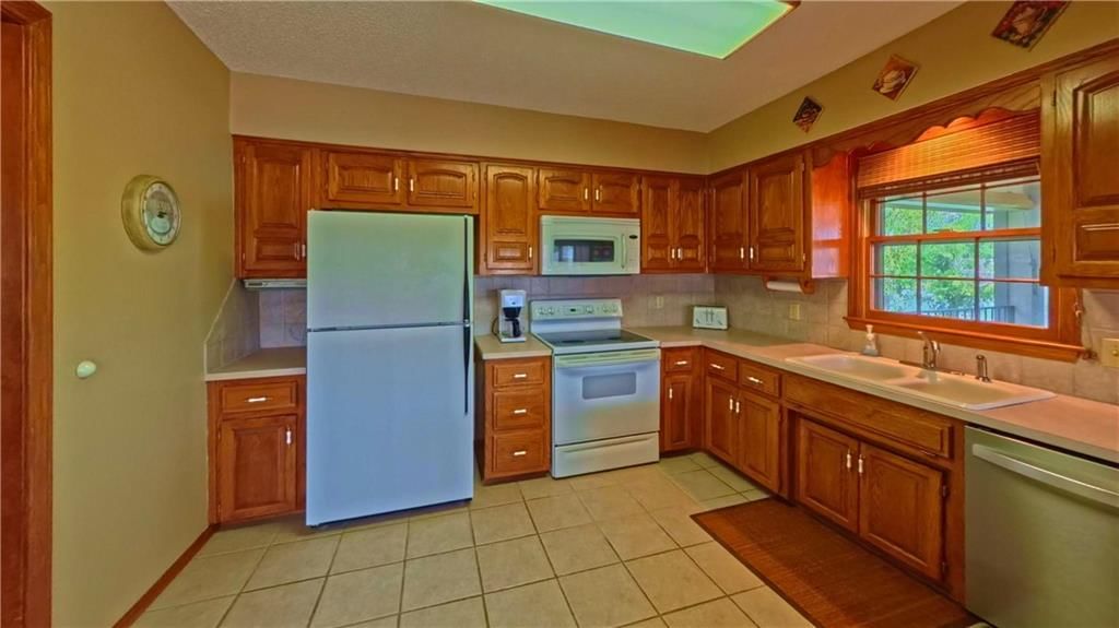107 Lighthouse Point — photo 10