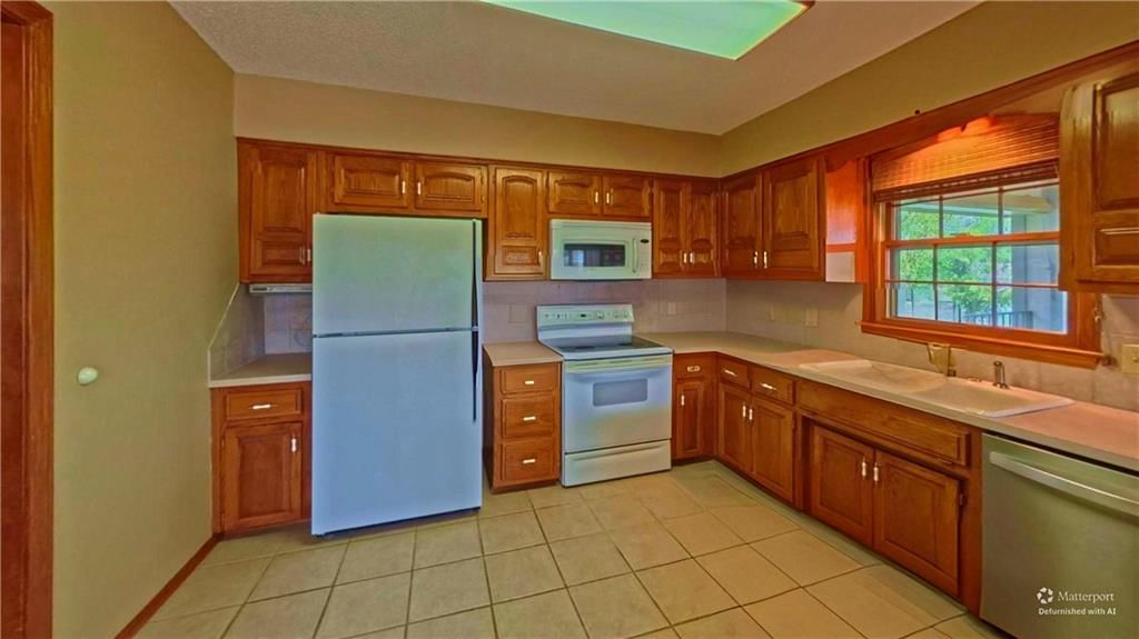 107 Lighthouse Point — photo 11