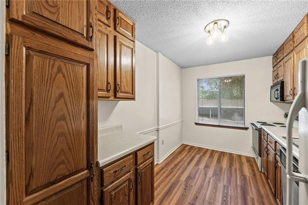8143 Holmes Road — photo 7