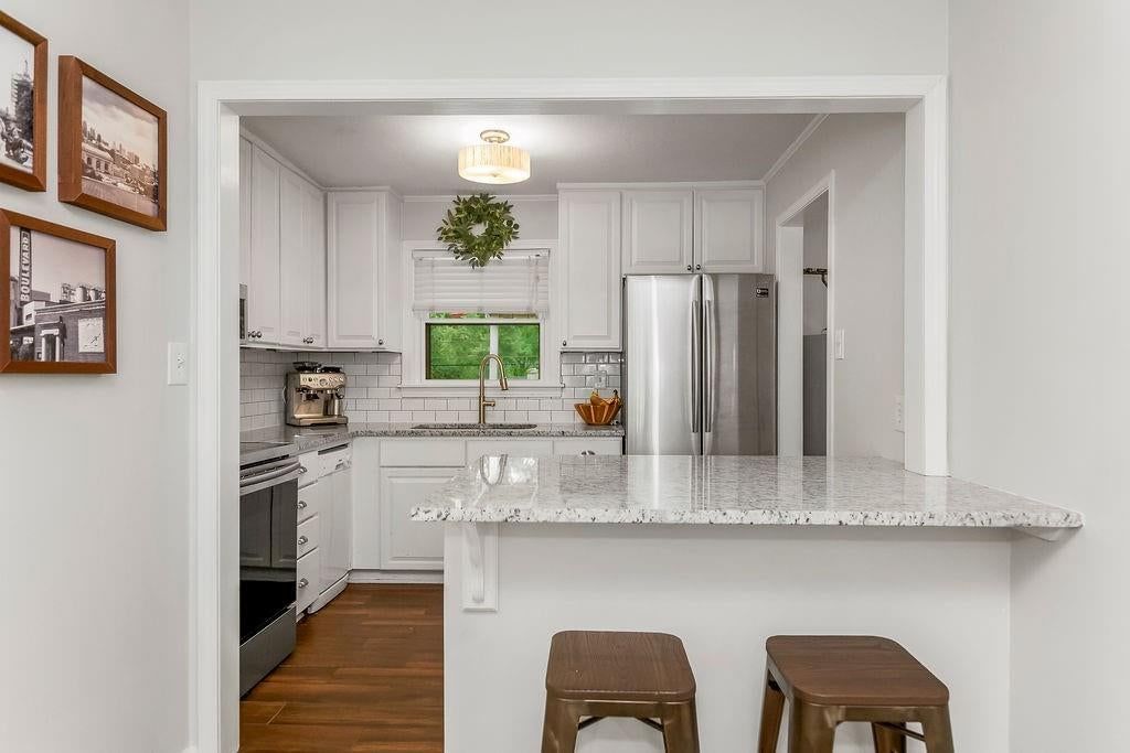 2613 W 76th Street — photo 9