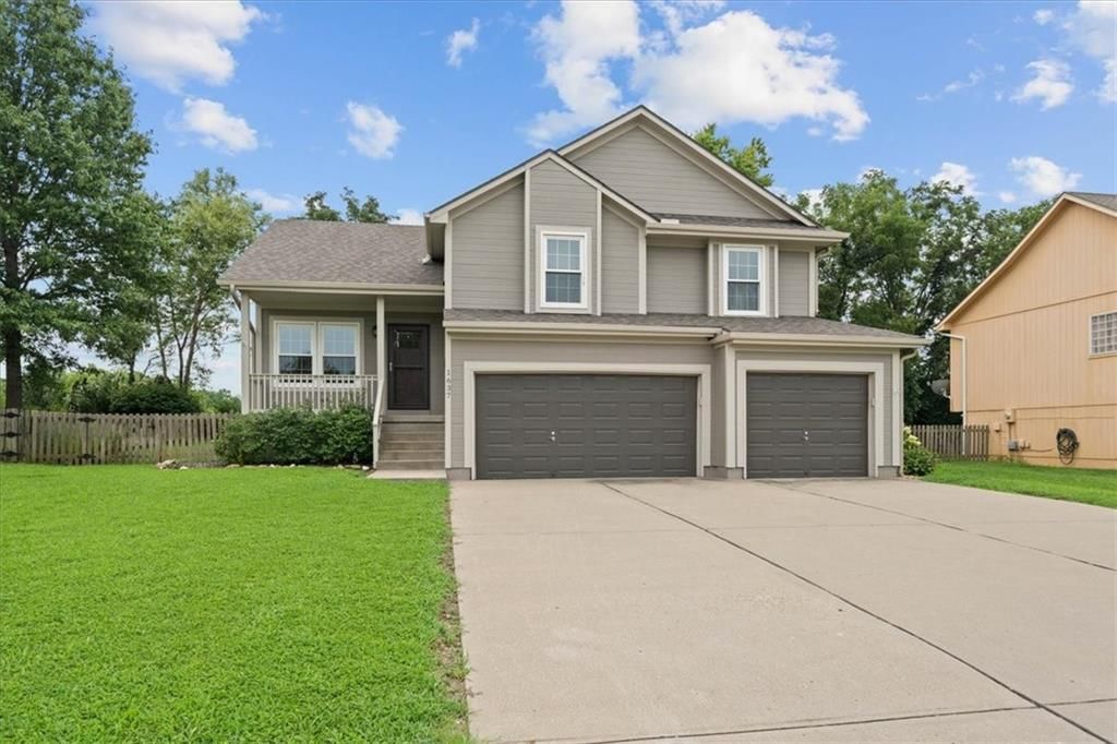 1637 SE Dalton Drive — photo 1