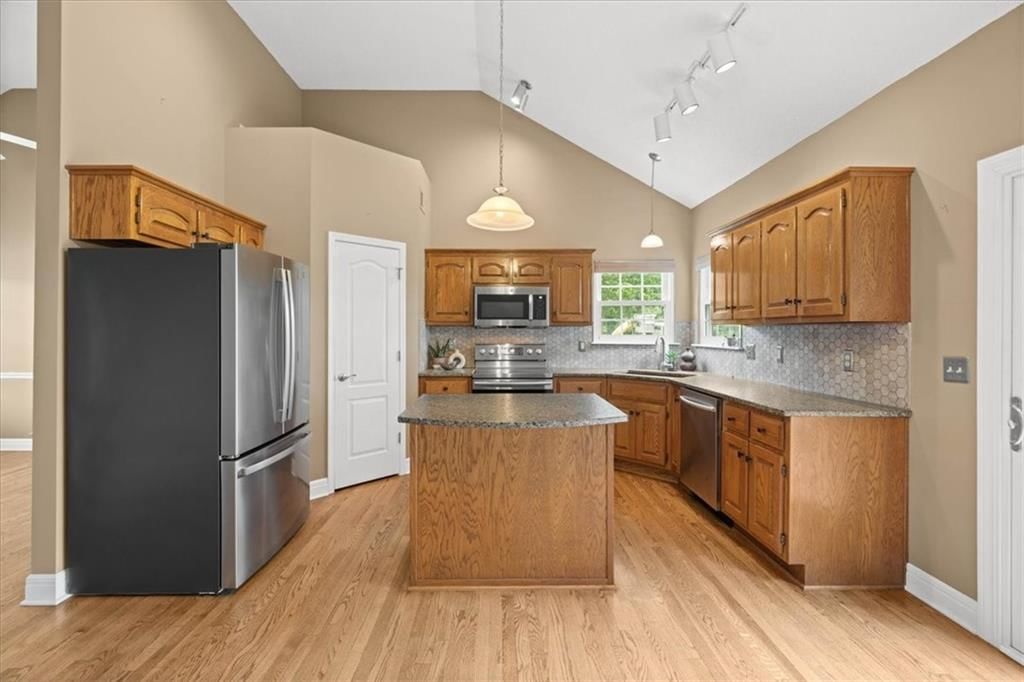 1637 SE Dalton Drive — photo 7