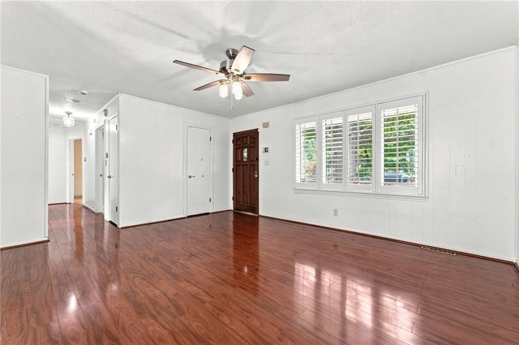 2806 N Spring Street — photo 8