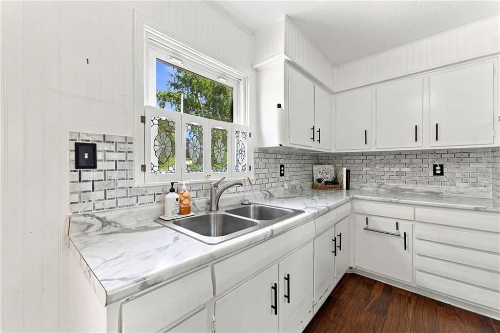 2806 N Spring Street — photo 15