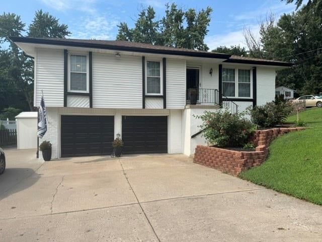 4744 NE 38th Street — photo 1
