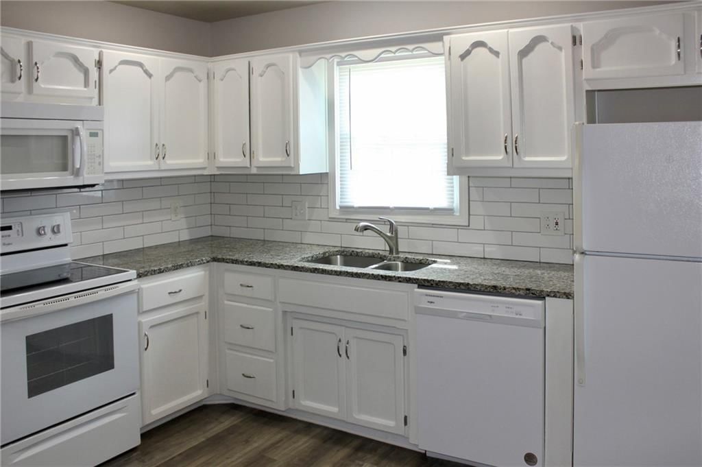 418 N Prairie Street — photo 2