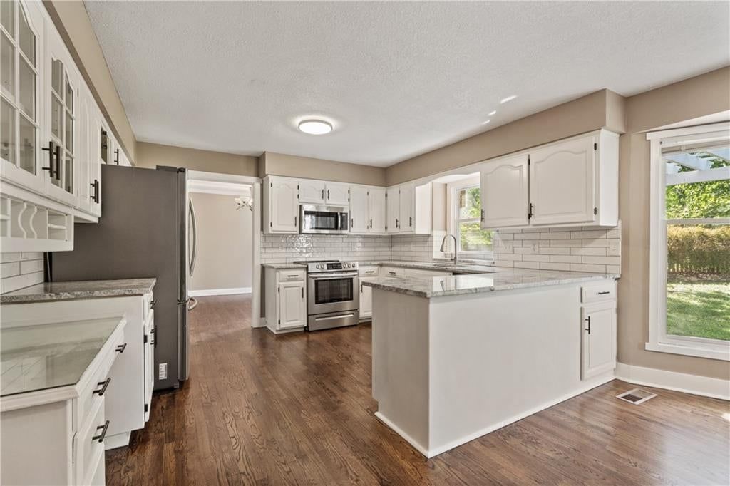 15125 W 84th Street — photo 17