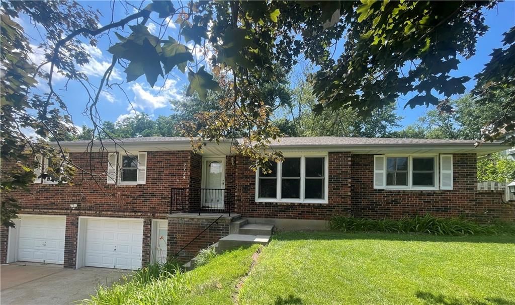 7724 NW Eastside Drive — photo 1