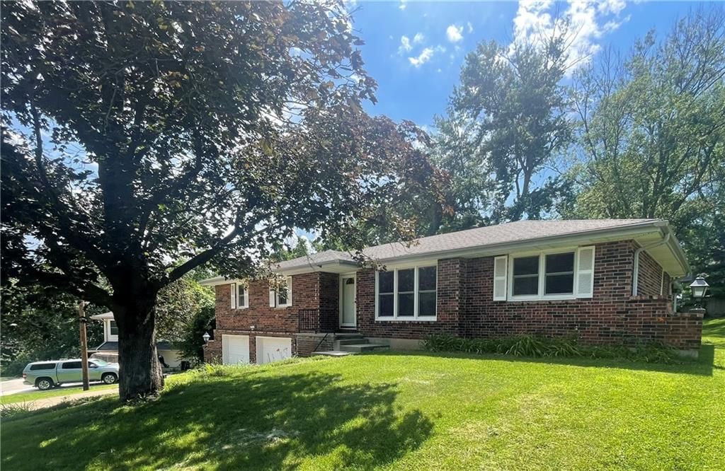7724 NW Eastside Drive — photo 2